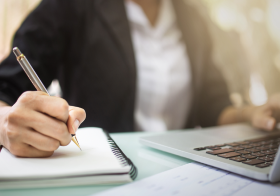Universitäten atmen auf; Zur-Sache; Foto: iStock.com / iBrave