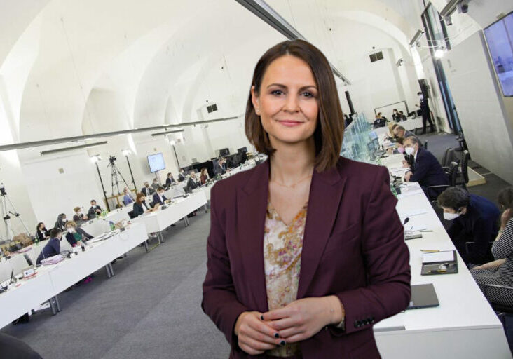 ÖVP-Abgeordnete Corinna Scharzenberger: Justizangehörige bestätigen, dass es keinen Einfluss auf die Justiz gegeben hat. Foto: Parlamentsdirektion / Thomas Topf / Büro Scharzenberger